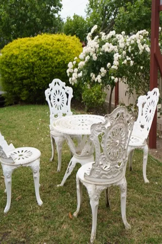 Relaxing gardens for friendly communal living at Finchley Court